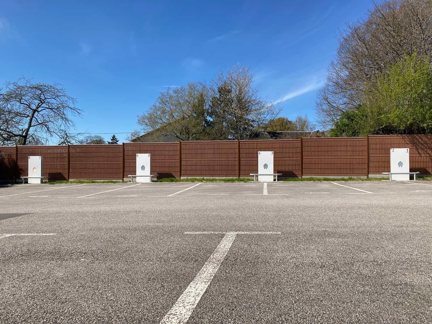 Parking privé gratuit, sécurisé avec bornes électriquess